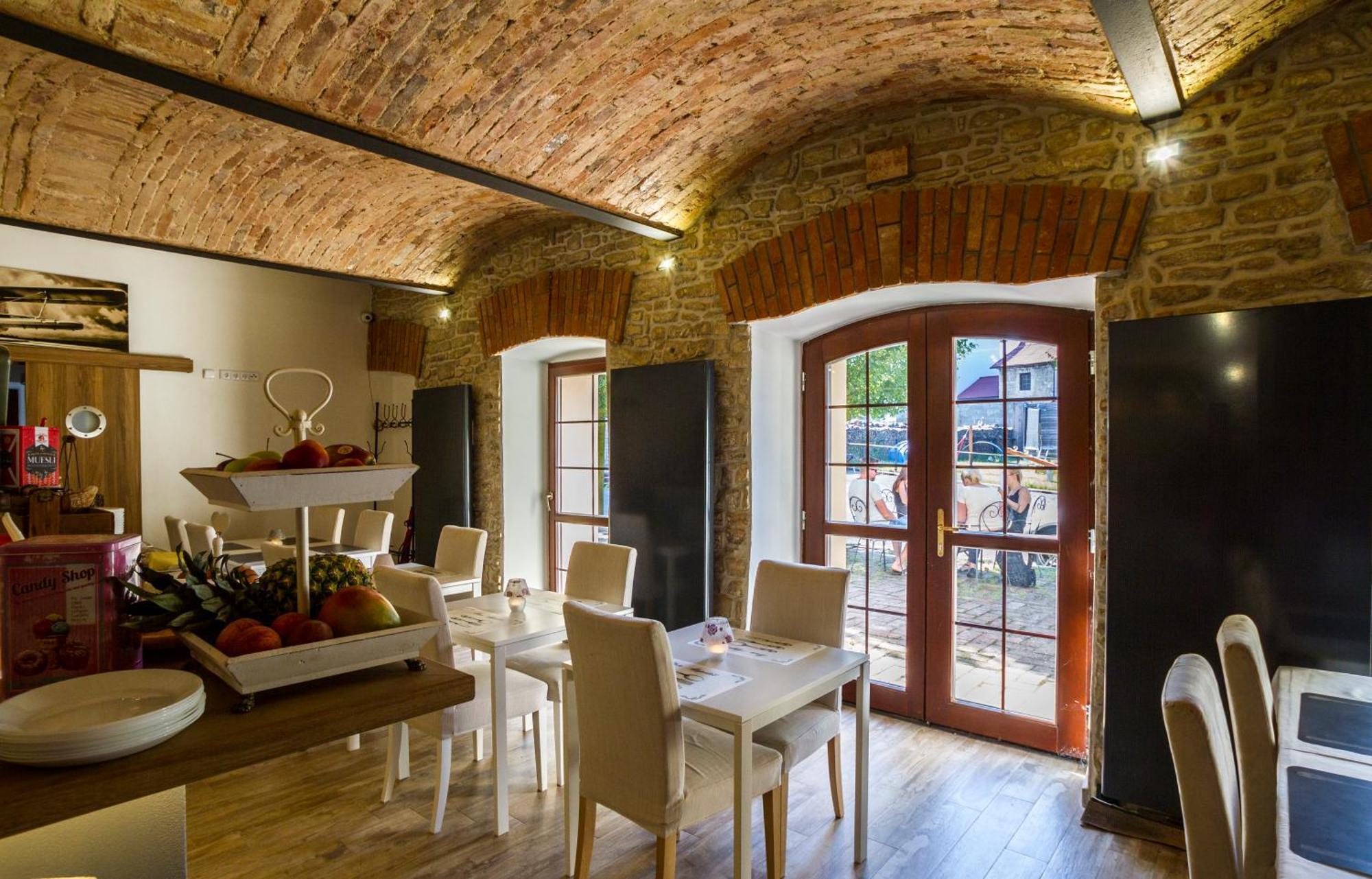Chateau Nightingales Hostoun Экстерьер фото
